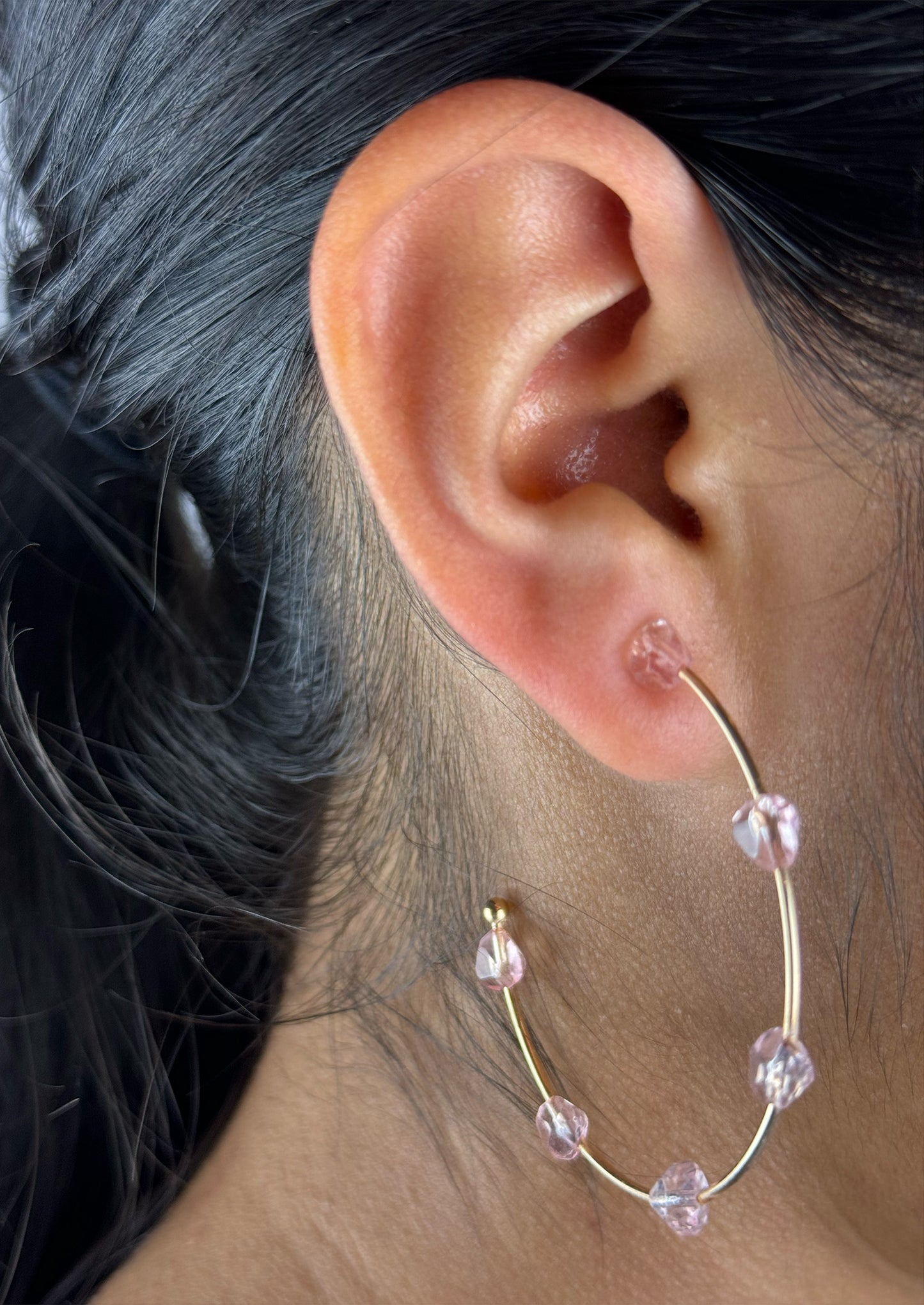 WIRE HOOP HEART BEAD EARRINGS