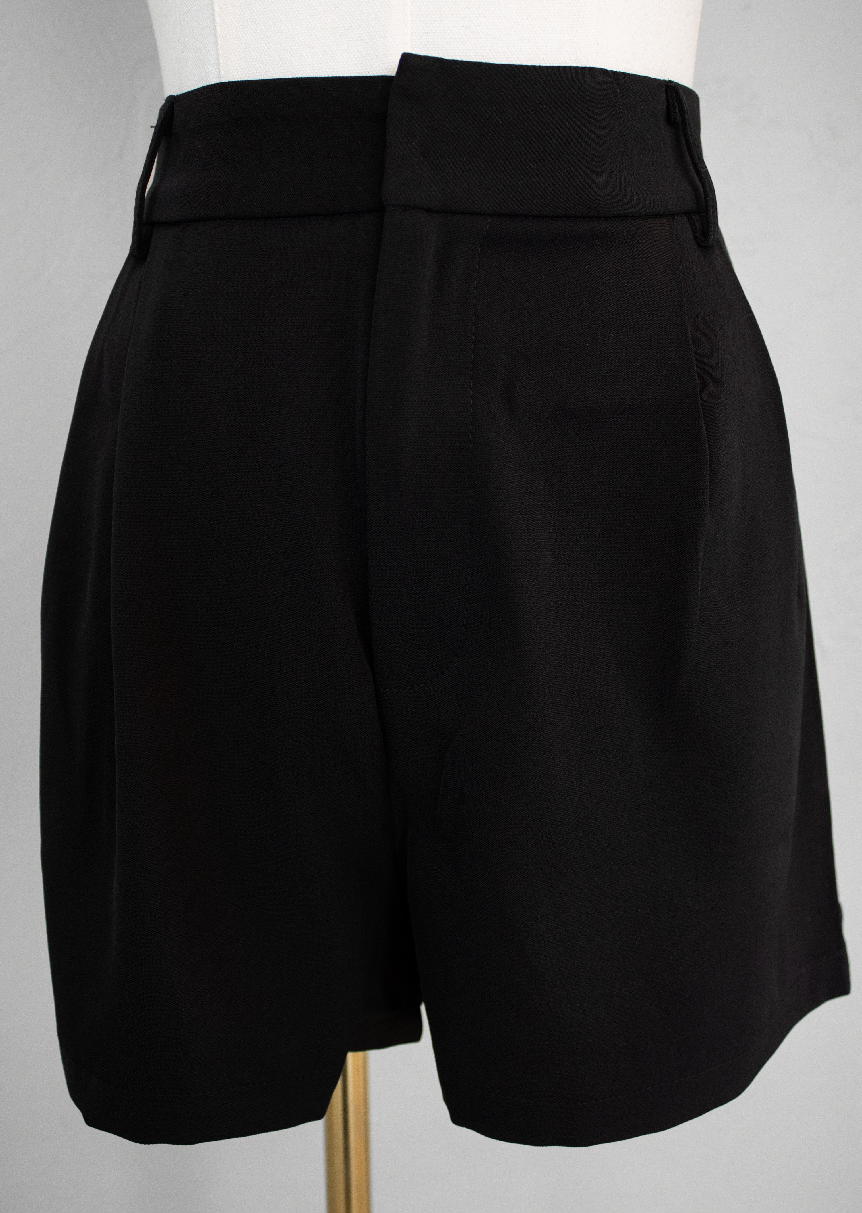 Black Kallie Shorts